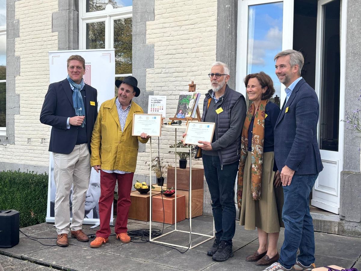 Les lauréats Pascal Garbe et Didier Willery aux Jardins d'Aywiers, le 2 octobre 2026